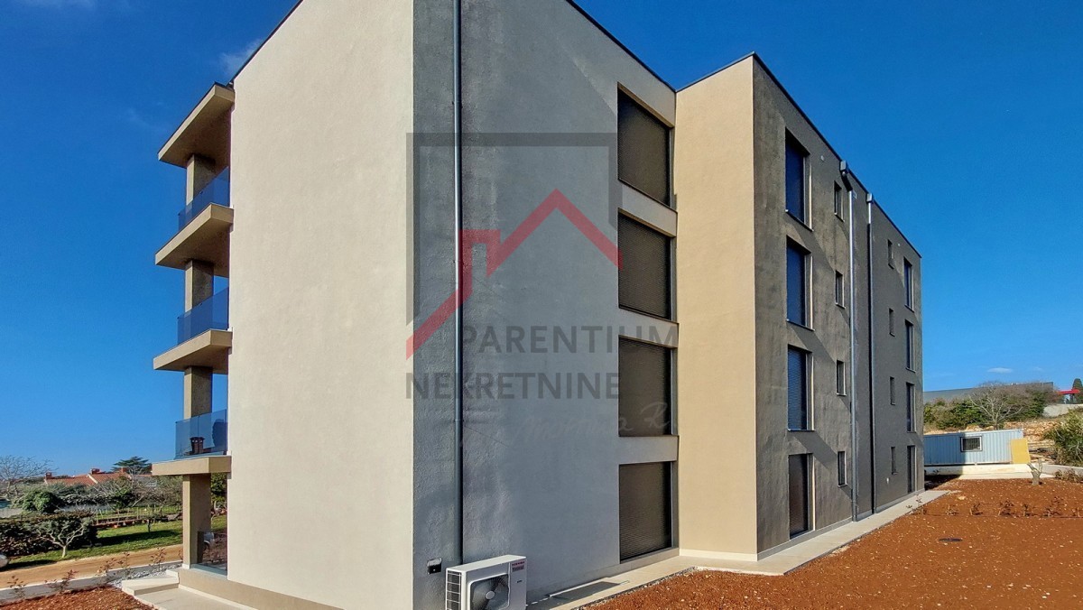 Parenzo, dintorni, nuovo appartamento al piano terra, con due camere da letto, 2 posti auto, cantina e giardino di 180m2