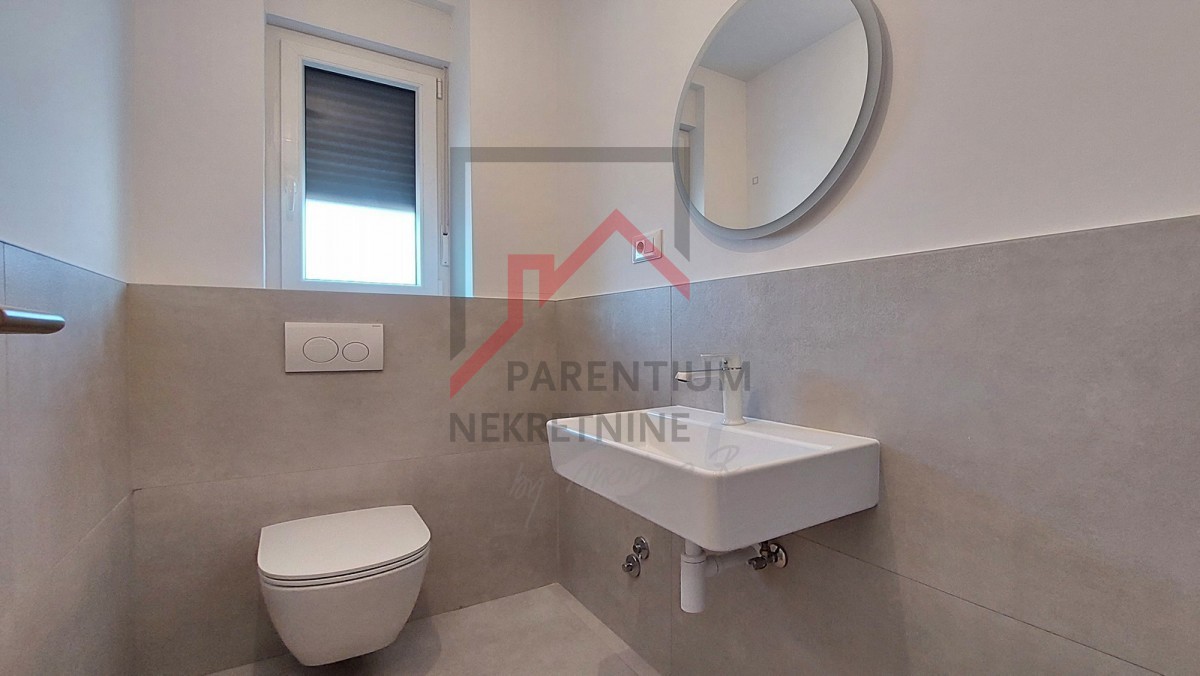 Parenzo, dintorni, nuovo appartamento al piano terra, con due camere da letto, 2 posti auto, cantina e giardino di 180m2