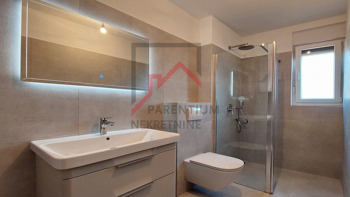 Parenzo, dintorni, nuovo appartamento al piano terra, con due camere da letto, 2 posti auto, cantina e giardino di 180m2