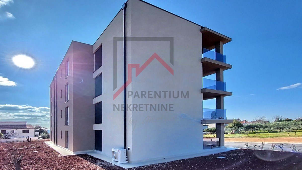 Parenzo, dintorni, nuovo appartamento al piano terra, con due camere da letto, 2 posti auto, cantina e giardino di 180m2