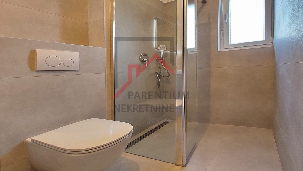 Parenzo, dintorni, nuovo appartamento al piano terra, con due camere da letto, 2 posti auto, cantina e giardino di 180m2