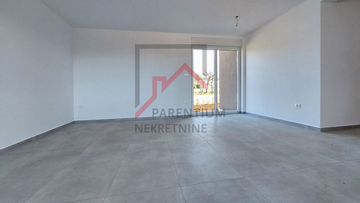 Parenzo, dintorni, nuovo appartamento al piano terra, con due camere da letto, 2 posti auto, cantina e giardino di 180m2