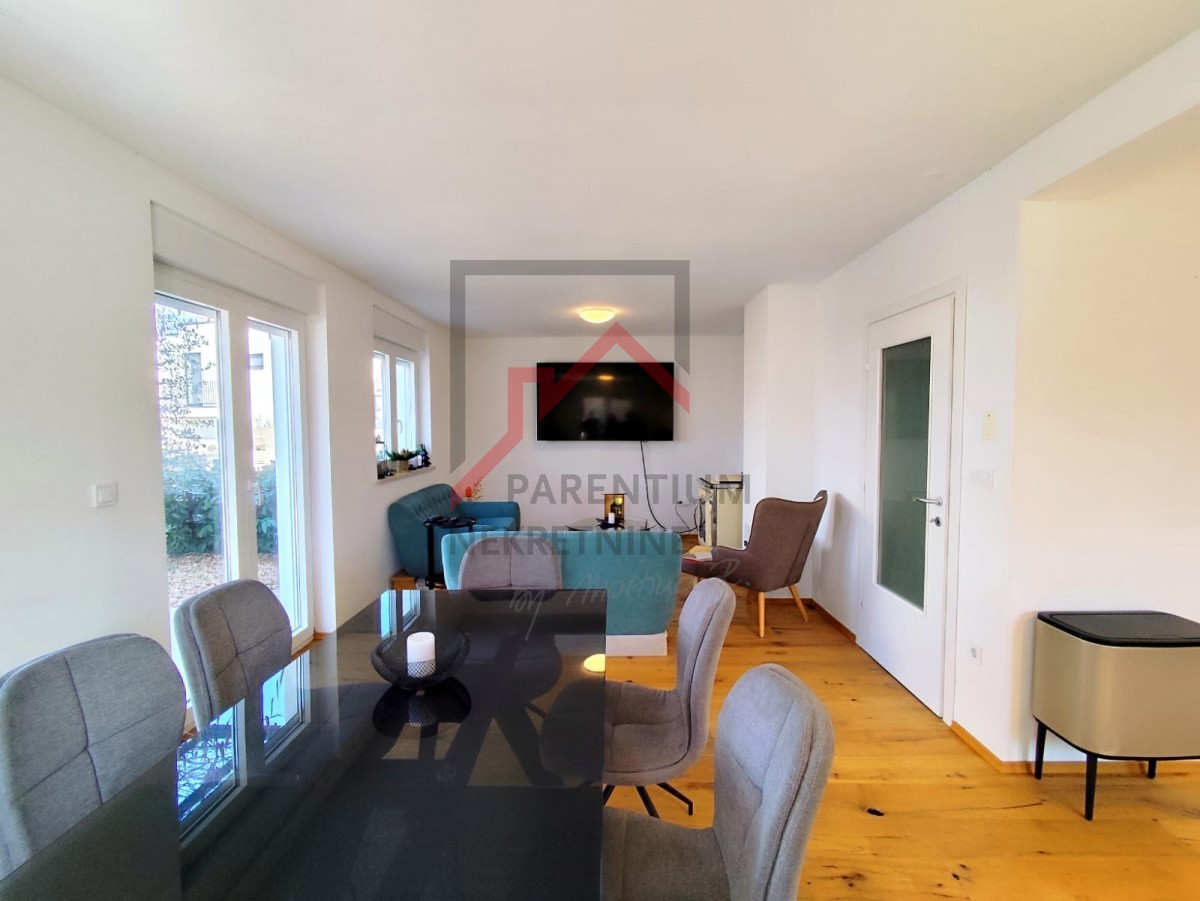 Casa moderna con giardino, a 5 km da Parenzo - posizione tranquilla, ultima di una fila