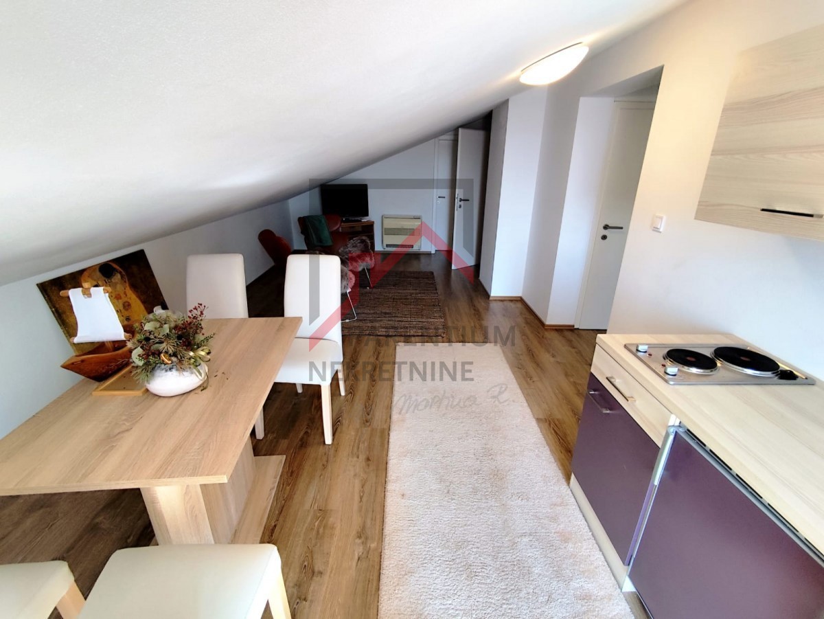 Casa moderna con giardino, a 5 km da Parenzo - posizione tranquilla, ultima di una fila