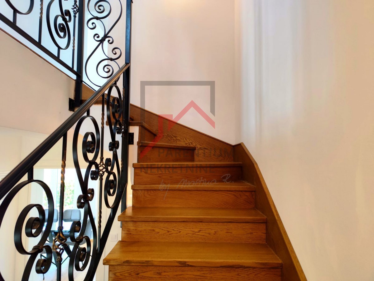 Casa moderna con giardino, a 5 km da Parenzo - posizione tranquilla, ultima di una fila