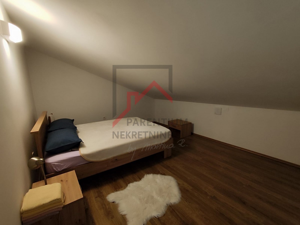 Casa moderna con giardino, a 5 km da Parenzo - posizione tranquilla, ultima di una fila