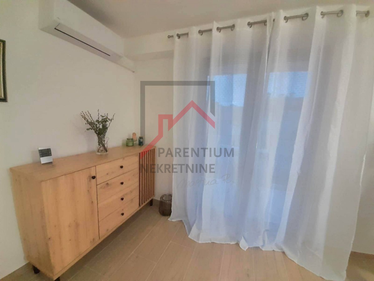 Istria, zona Parenzo - Appartamento ristrutturato, 40 m2, secondo piano, balcone