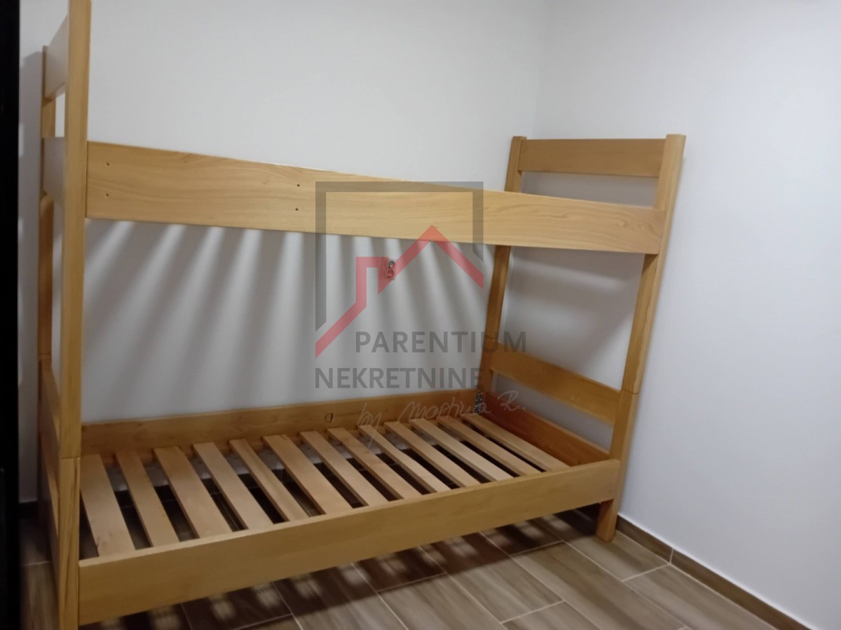 Istria, zona Parenzo - Appartamento ristrutturato, 40 m2, secondo piano, balcone