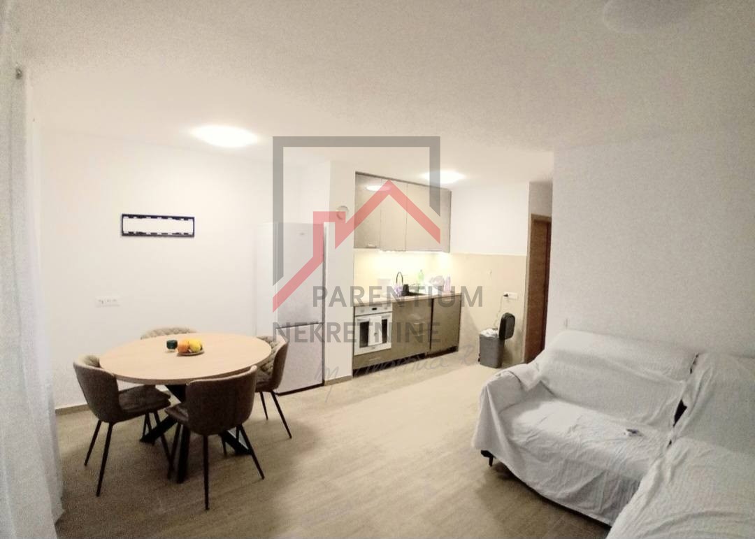 Istria, zona Parenzo - Appartamento ristrutturato, 40 m2, secondo piano, balcone