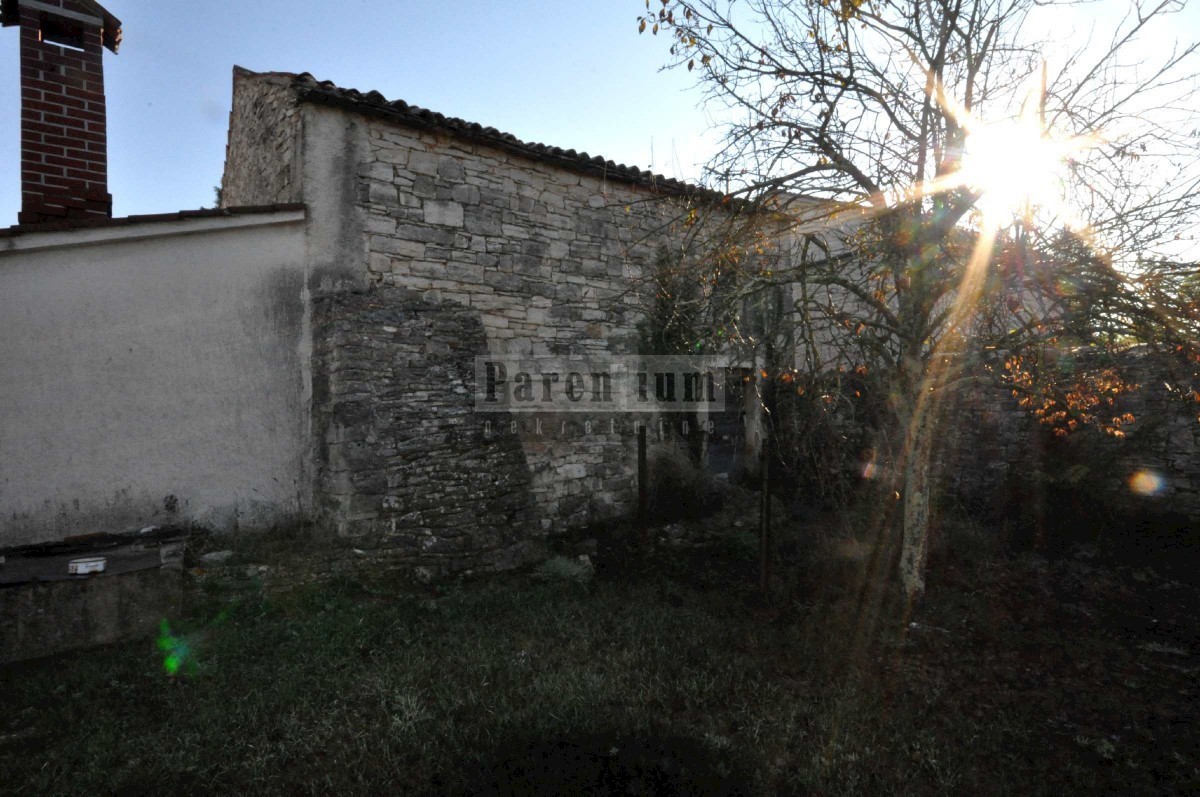 Casa in pietra (semi-indipendente) con ampio cortile