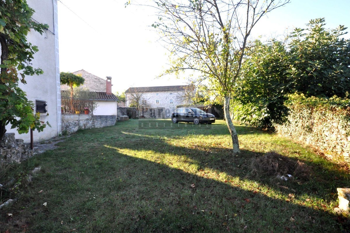 Casa in pietra (semi-indipendente) con ampio cortile