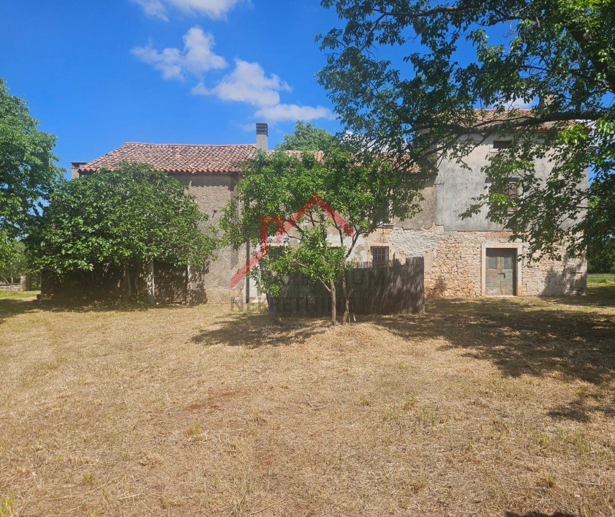 Casa in pietra da ristrutturare