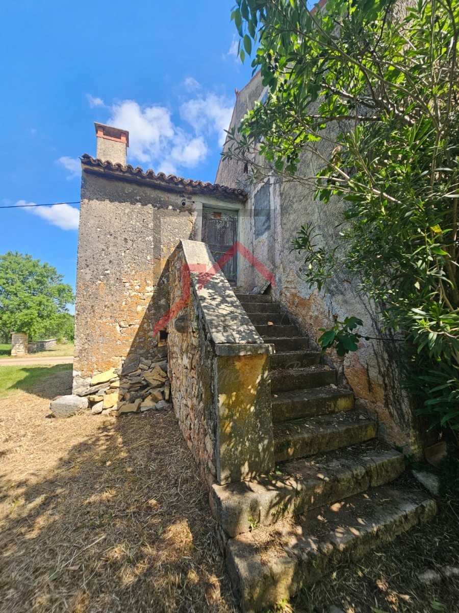 Casa in pietra da ristrutturare