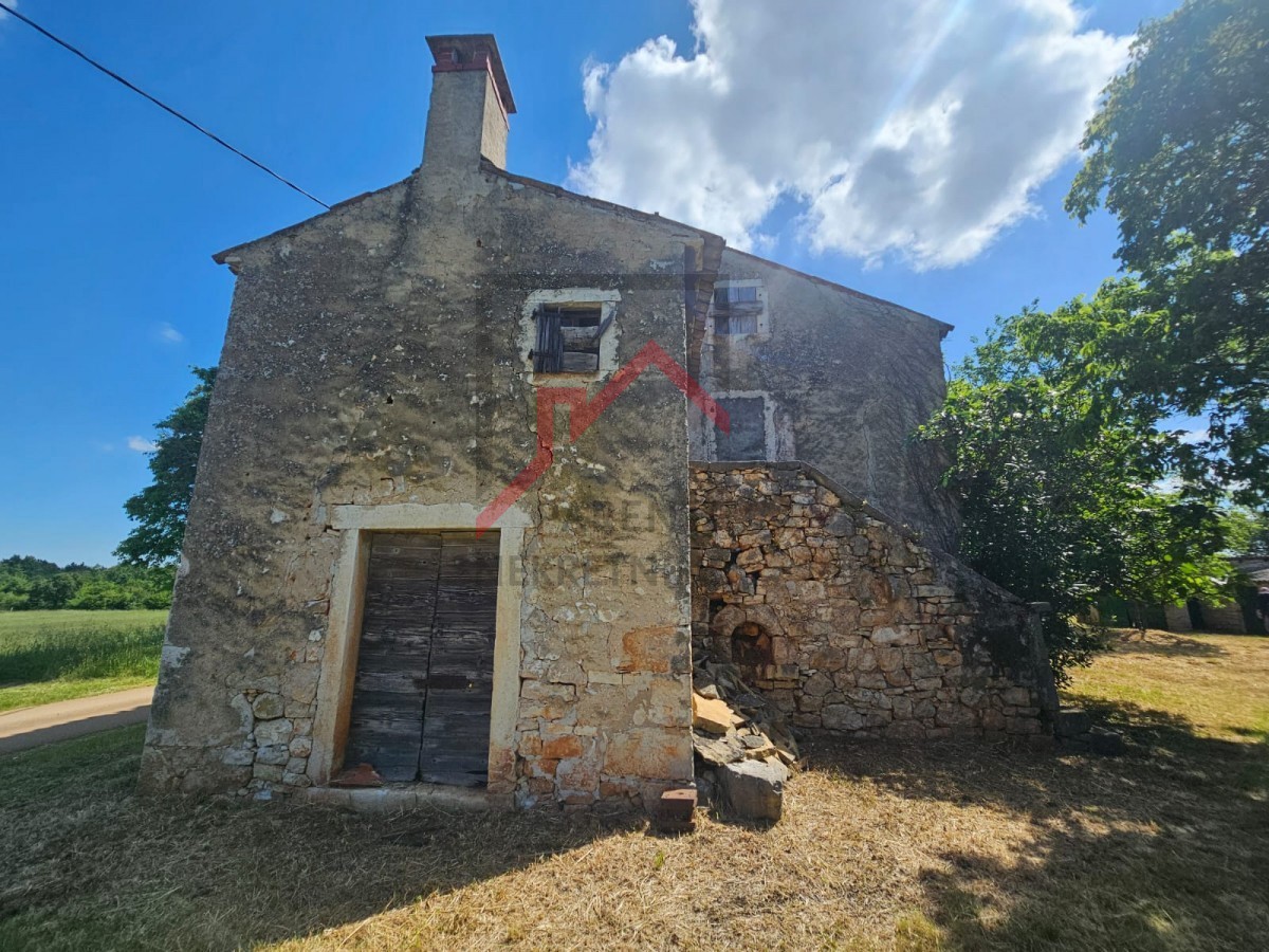 Casa in pietra da ristrutturare
