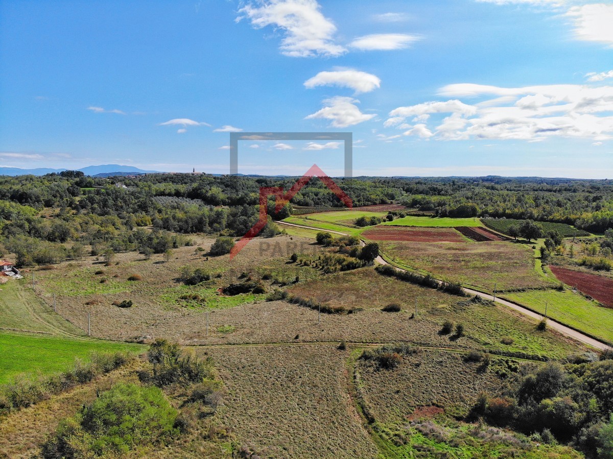 Istria, Visinada - Terreno con parte edificabile e agricola