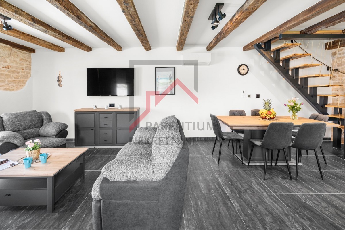 Istria, zona di Parenzo - Casa in pietra d'Istria con piscina