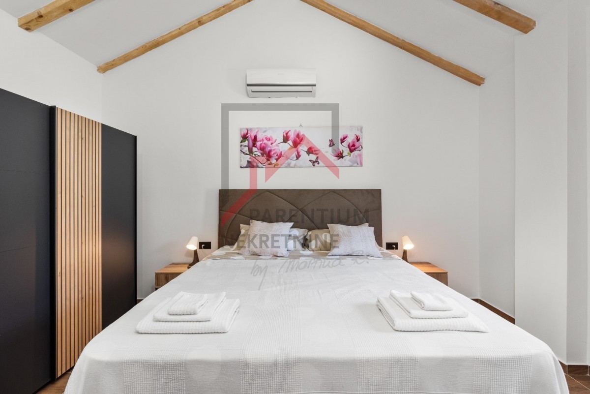 Istria, zona di Parenzo - Casa in pietra d'Istria con piscina