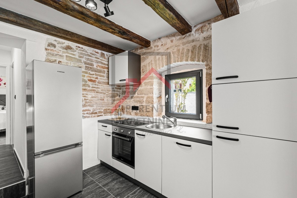 Istria, zona di Parenzo - Casa in pietra d'Istria con piscina