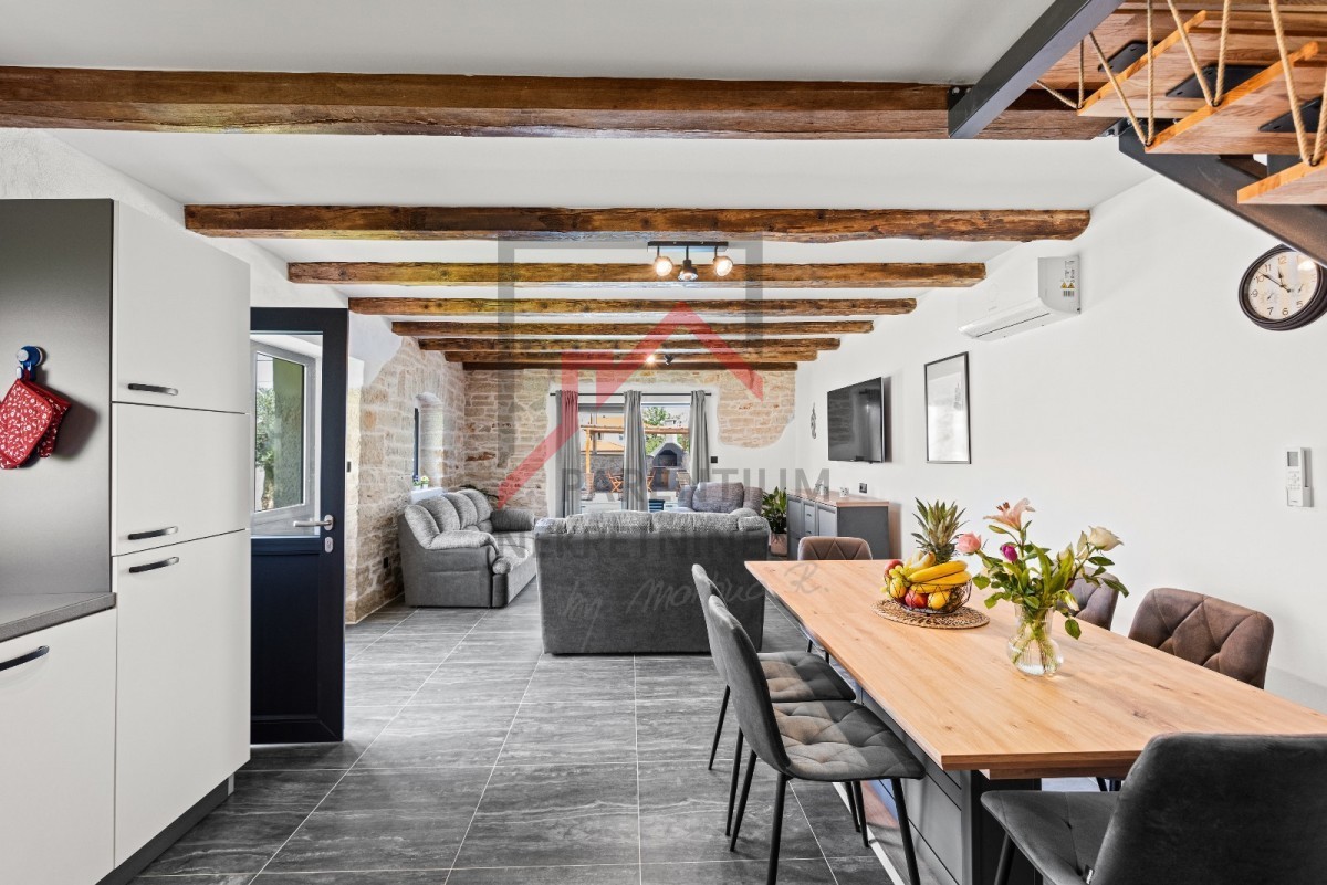 Istria, zona di Parenzo - Casa in pietra d'Istria con piscina