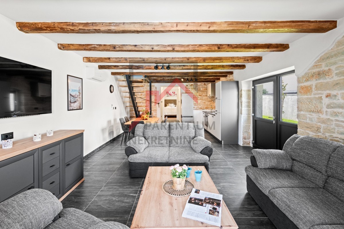 Istria, zona di Parenzo - Casa in pietra d'Istria con piscina