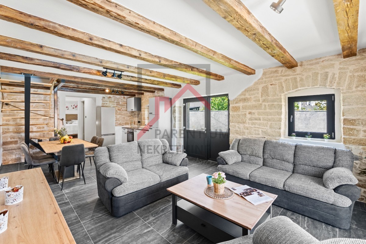 Istria, zona di Parenzo - Casa in pietra d'Istria con piscina