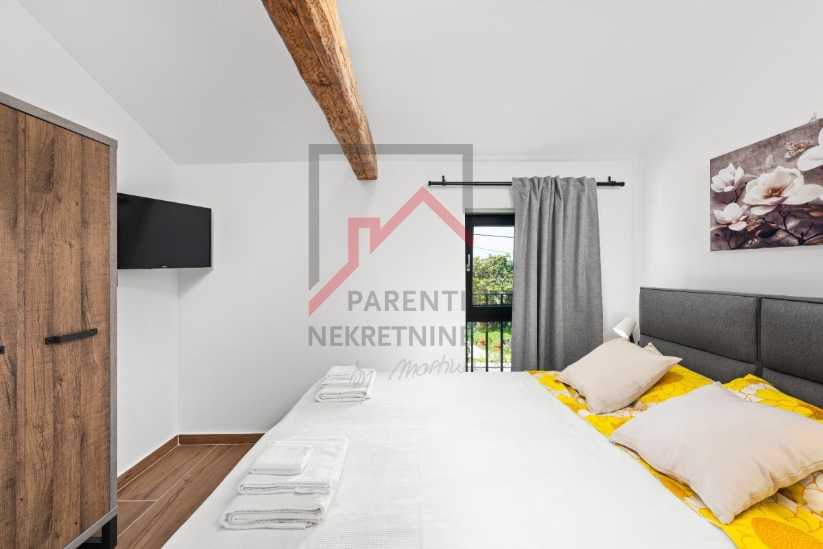 Istria, zona di Parenzo - Casa in pietra d'Istria con piscina