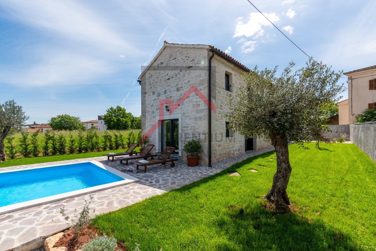 Istria, zona di Parenzo - Casa in pietra d'Istria con piscina