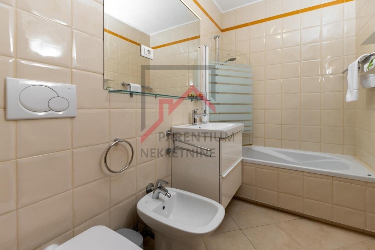 Istria, Cittanova - Appartamento ESCLUSIVO in centro città con terrazza e ascensore