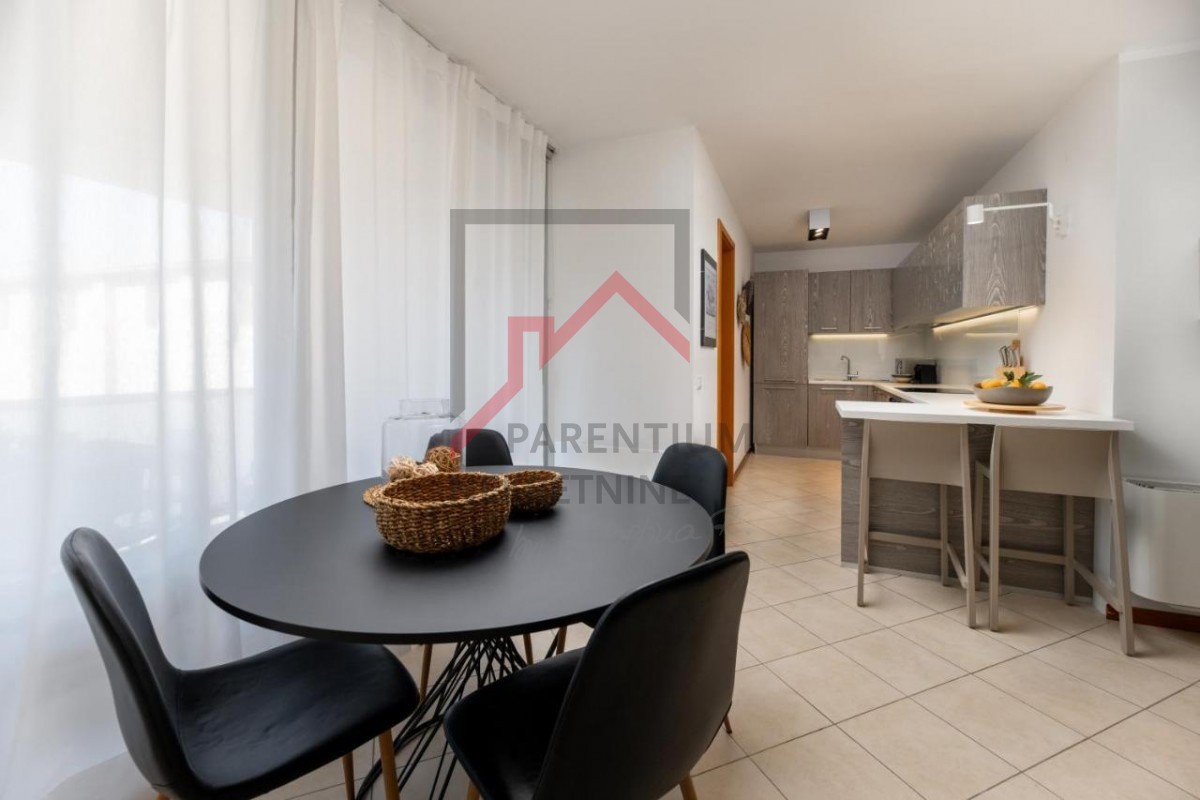 Istria, Cittanova - Appartamento ESCLUSIVO in centro città con terrazza e ascensore