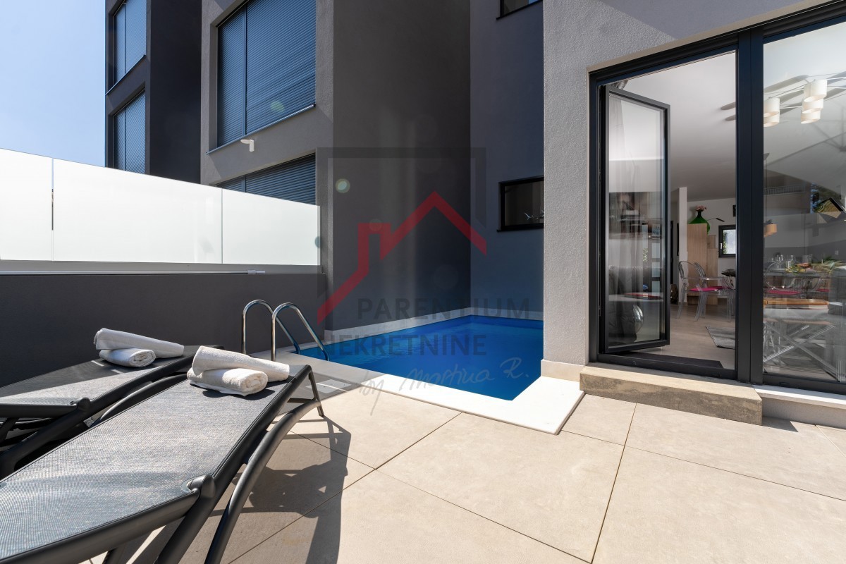 Casa a schiera con 4 camere da letto e piscina, ottimo investimento!!!