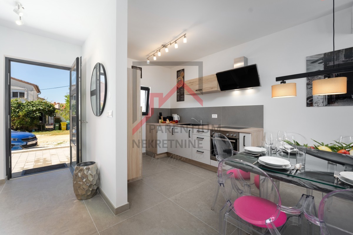 Casa a schiera con 4 camere da letto e piscina, ottimo investimento!!!
