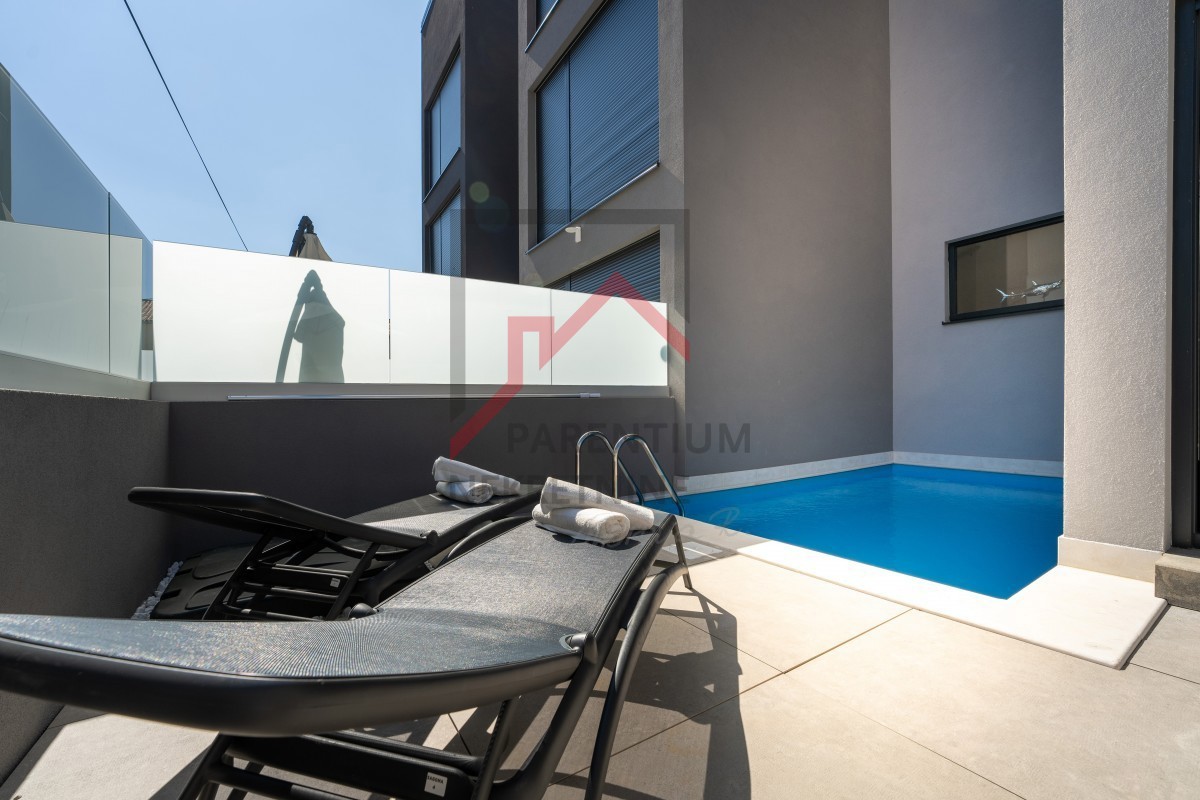 Casa a schiera con 4 camere da letto e piscina, ottimo investimento!!!