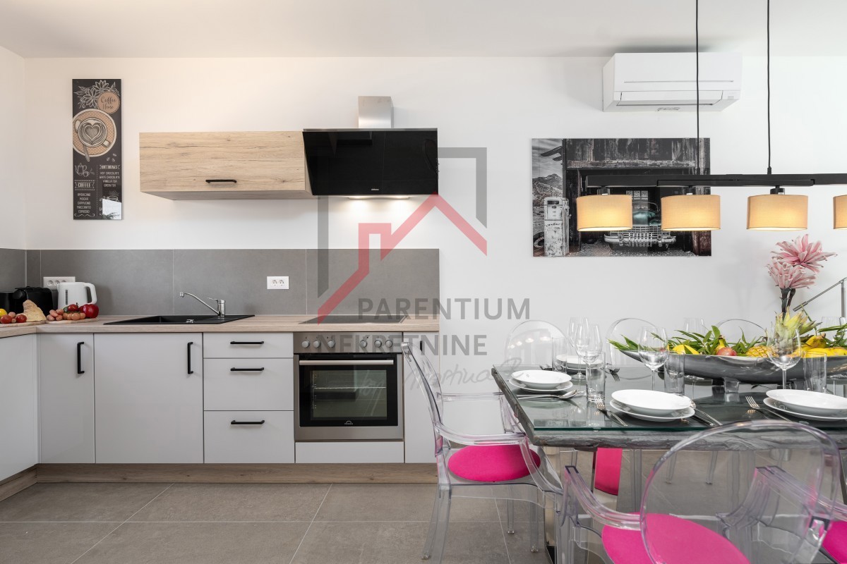 Casa a schiera con 4 camere da letto e piscina, ottimo investimento!!!