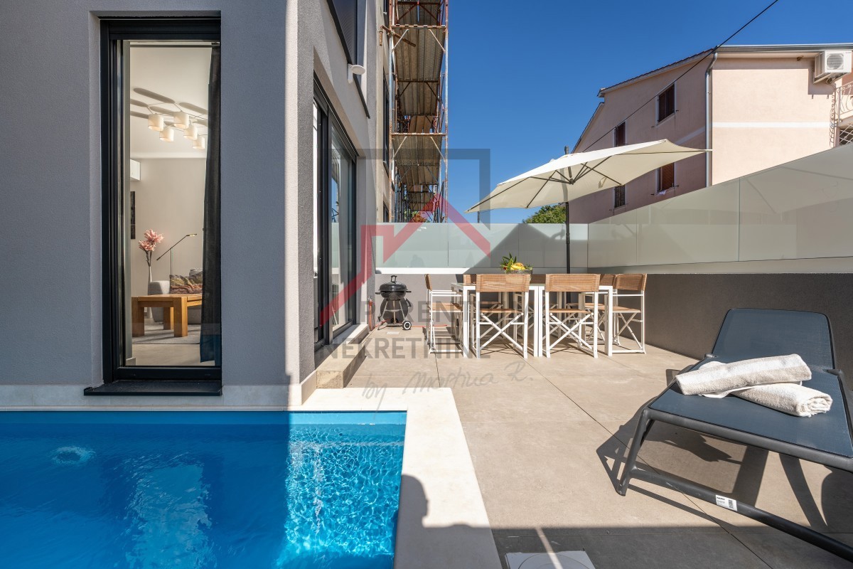 Casa a schiera con 4 camere da letto e piscina, ottimo investimento!!!