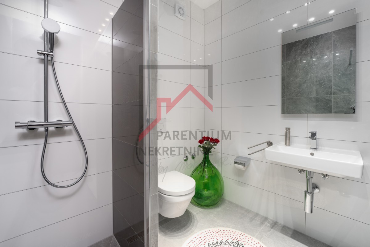 Casa a schiera con 4 camere da letto e piscina, ottimo investimento!!!