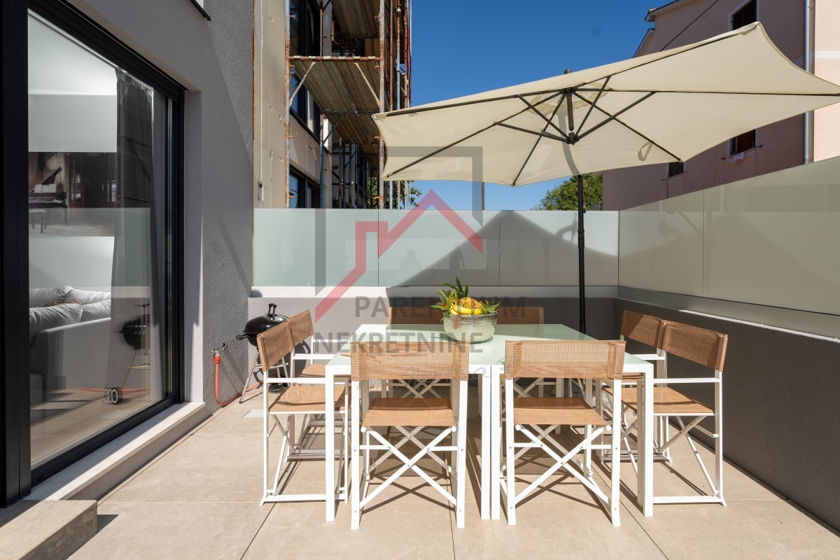 Casa a schiera con 4 camere da letto e piscina, ottimo investimento!!!