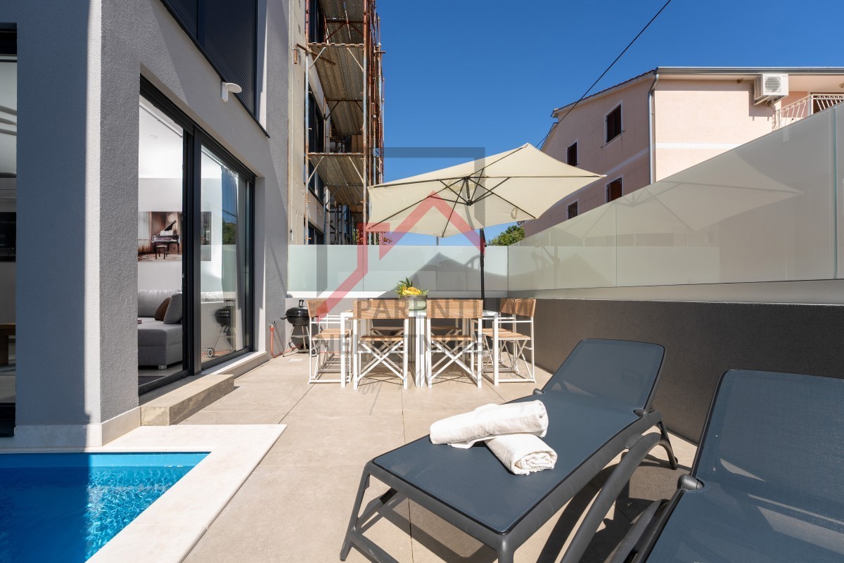 Casa a schiera con 4 camere da letto e piscina, ottimo investimento!!!