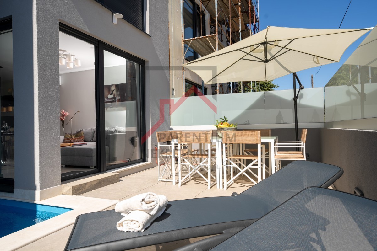 Casa a schiera con 4 camere da letto e piscina, ottimo investimento!!!