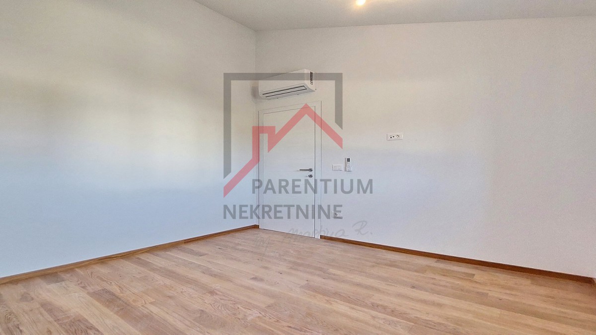 Istria, zona Parenzo – Appartamento al 1° piano con ingresso indipendente e terrazza coperta