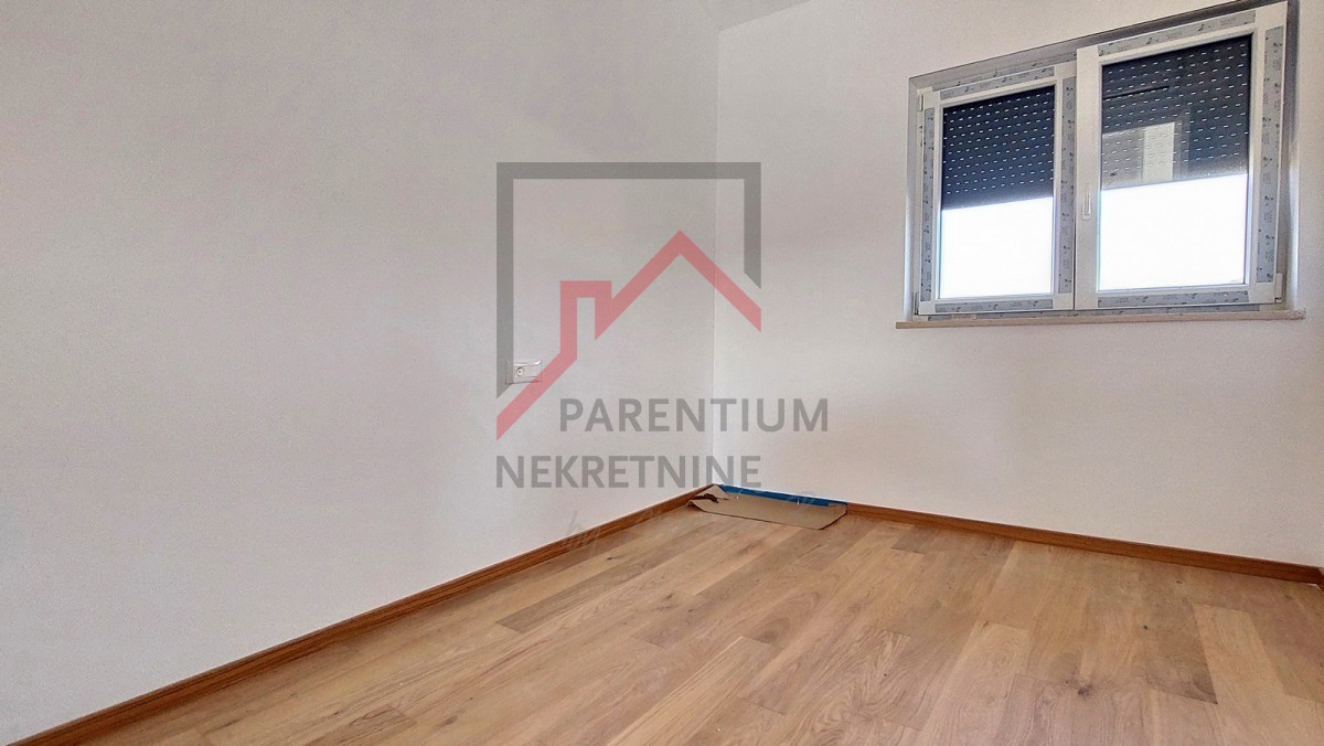 Istria, zona Parenzo – Appartamento al 1° piano con ingresso indipendente e terrazza coperta