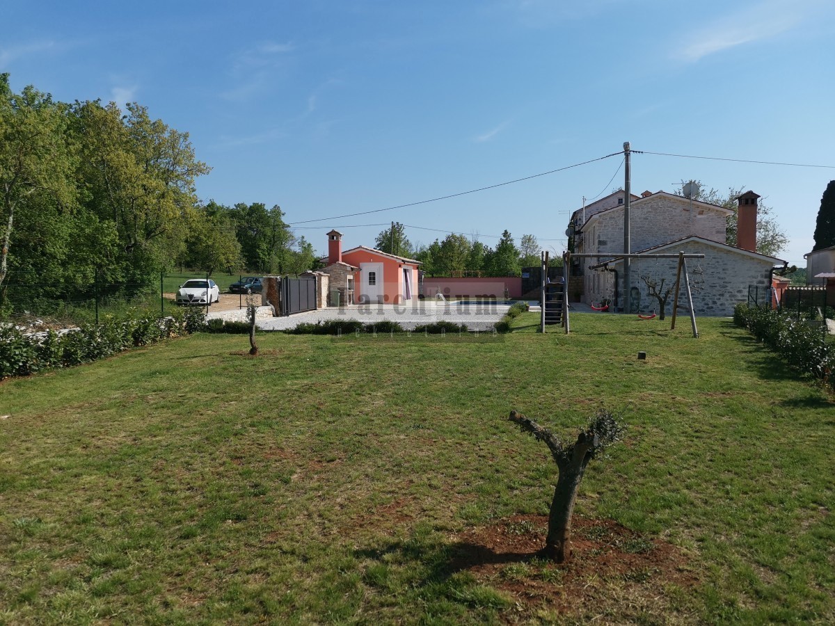 Casa in pietra ristrutturata in un tranquillo villaggio vicino a Visnjan