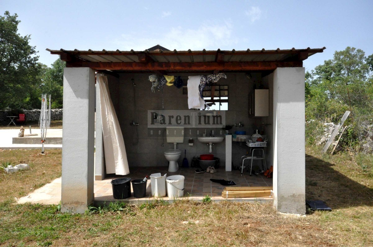 Casa a un piano su terreno agricolo