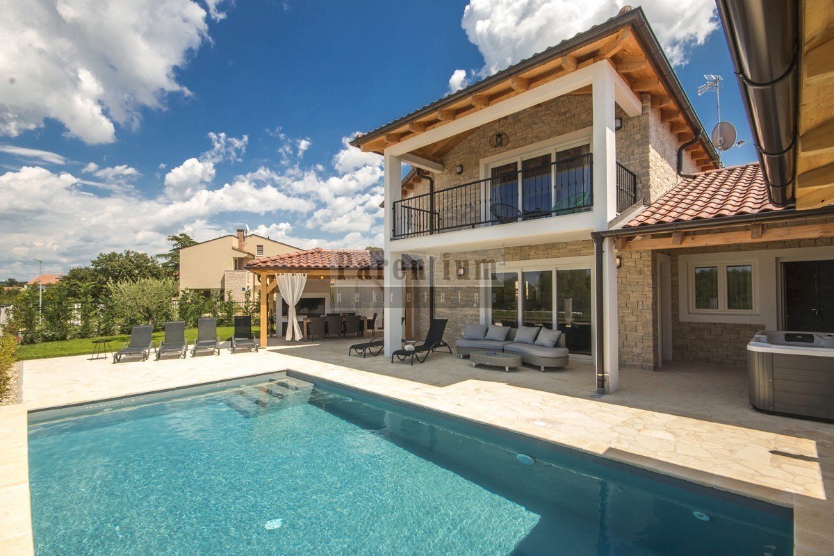 Parenzo, dintorni, bella villa con piscina