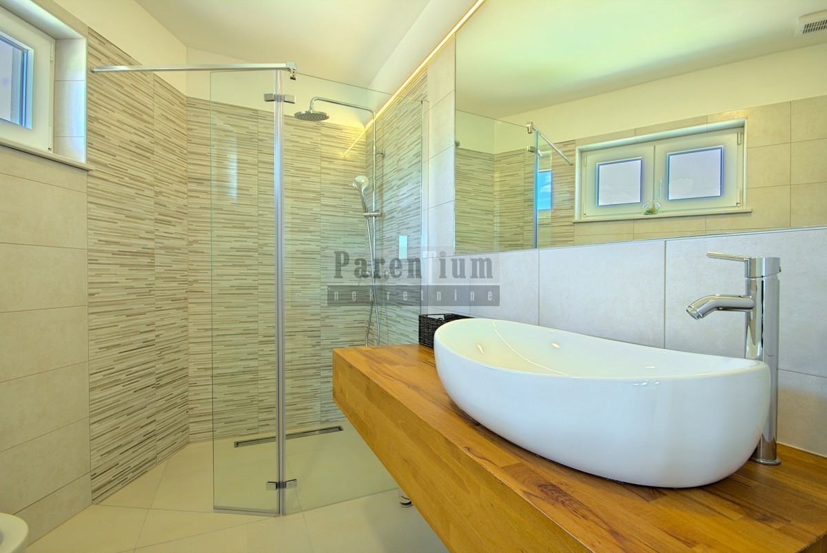 Parenzo, dintorni, bella villa con piscina