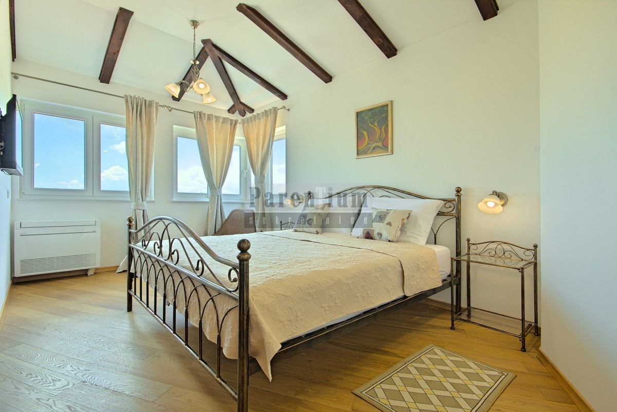 Parenzo, dintorni, bella villa con piscina