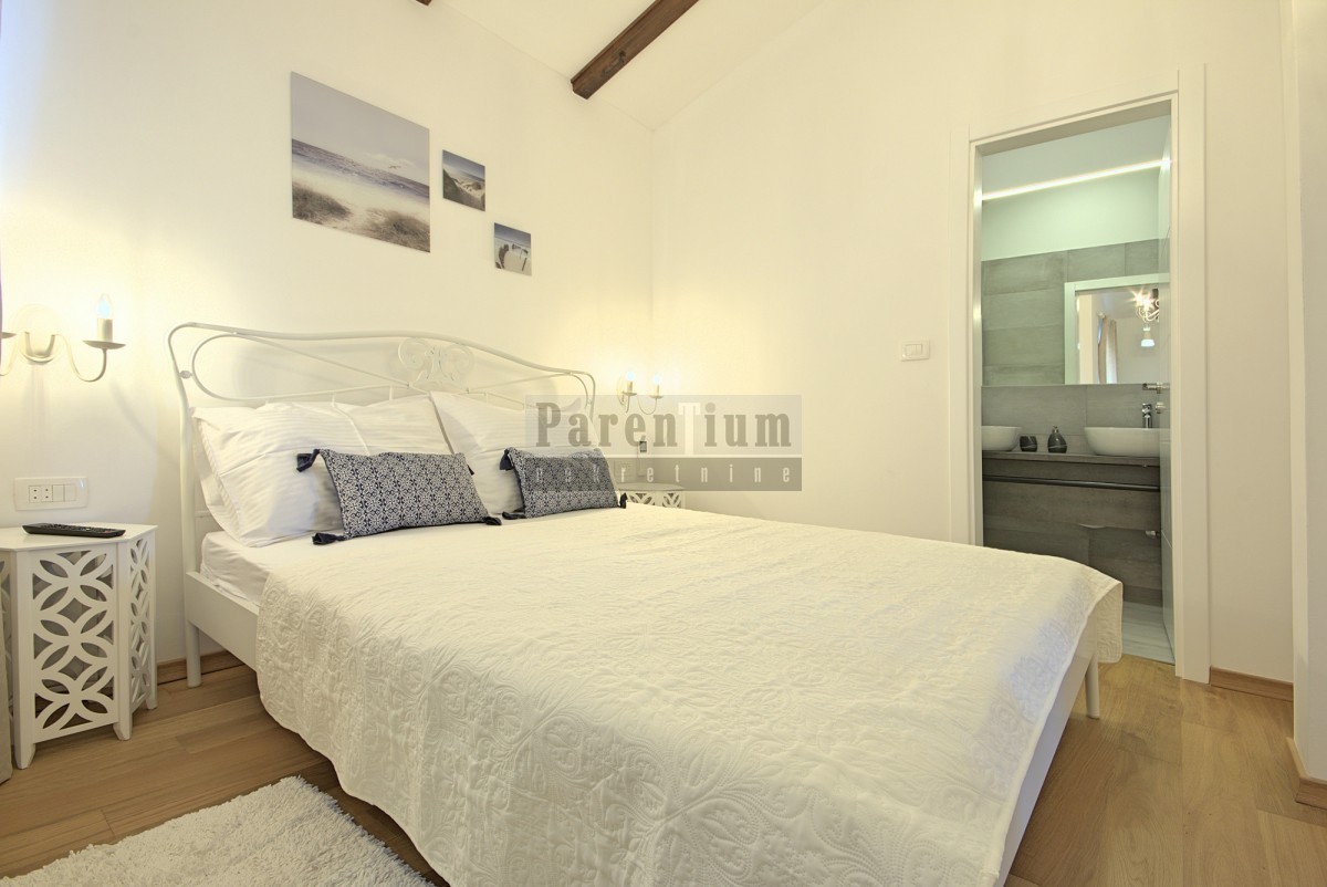 Parenzo, dintorni, bella villa con piscina