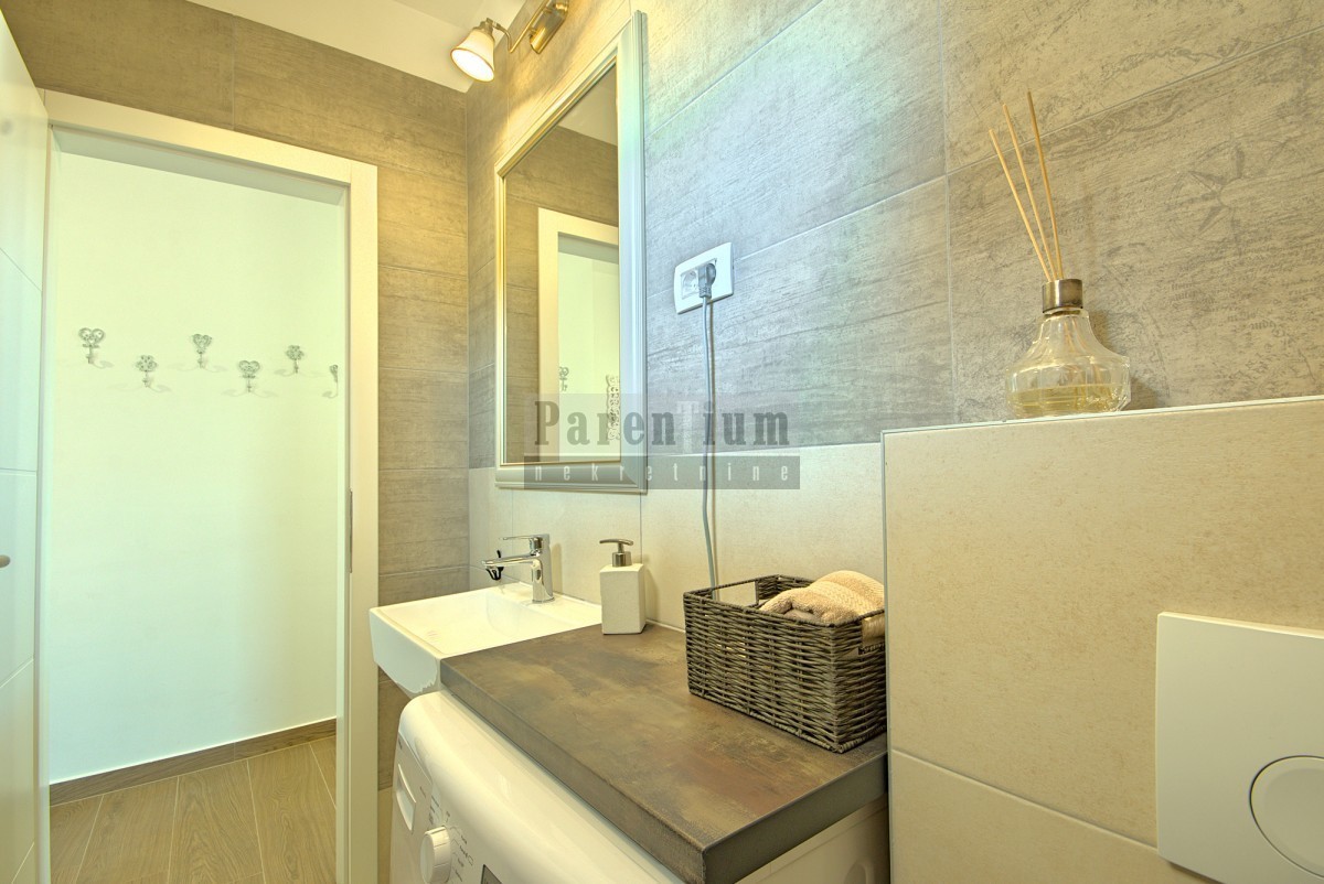 Parenzo, dintorni, bella villa con piscina