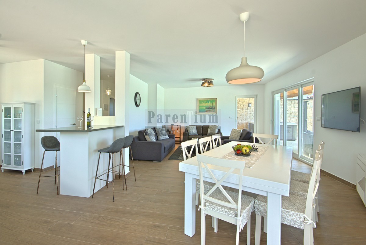 Parenzo, dintorni, bella villa con piscina