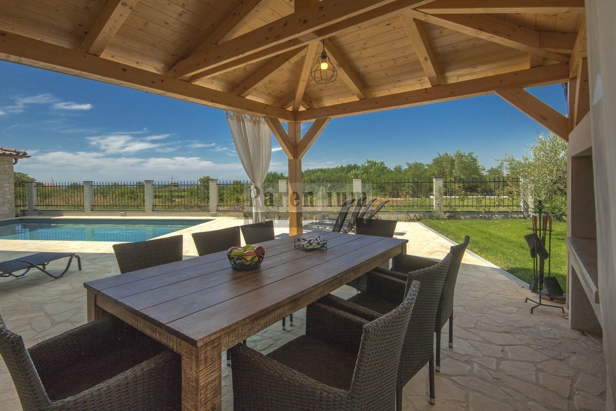 Parenzo, dintorni, bella villa con piscina