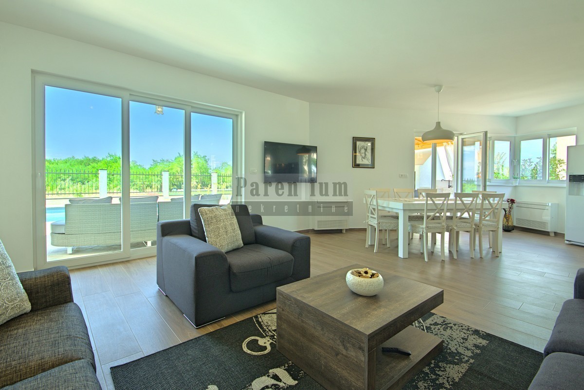 Parenzo, dintorni, bella villa con piscina